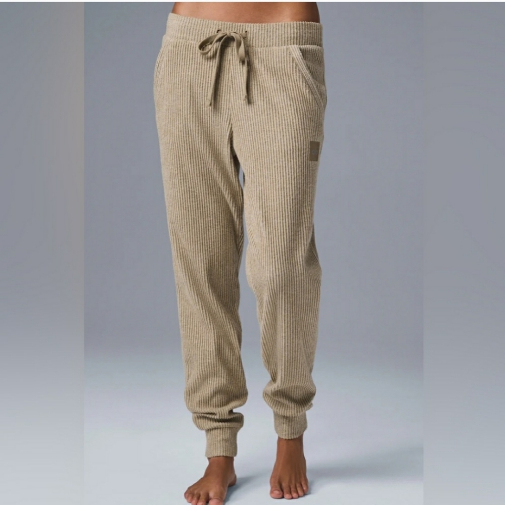 ALO Yoga Muse Sweatpants. Tan (Gravel heather). Ribbed. Size M.